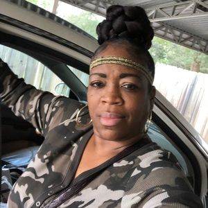 Meet your Posher, Yolanda